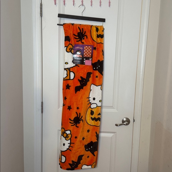 Hello Kitty Halloween Throw Blanket - Orange and Black - Picture 1 of 3